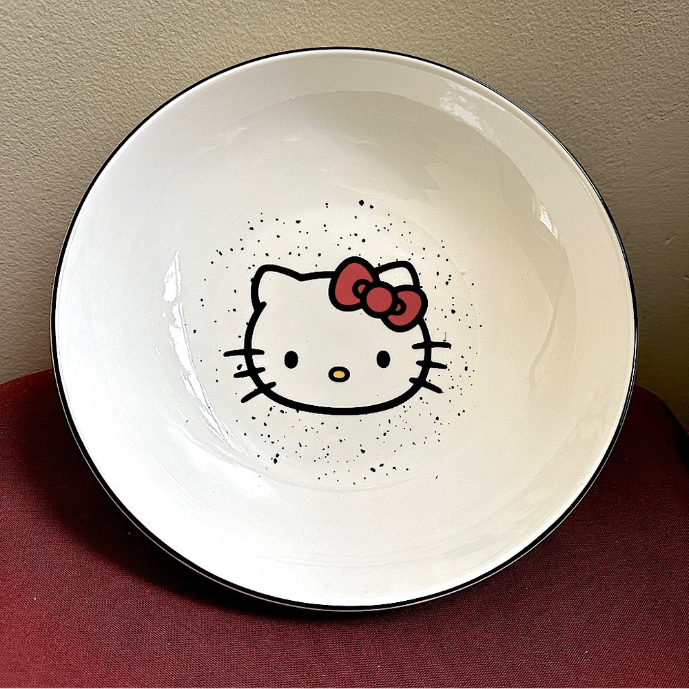 Hello Kitty by Sanrio Ceramic Dinner Bowls. 46 oz.